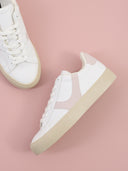 Sneakers basiche con suola beige