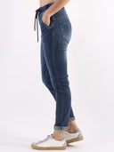 Blue jeans con elastico e fiocco in vita