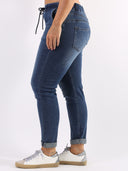 Blue jeans con elastico e fiocco in vita