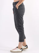 Pantaloni baggy con pences