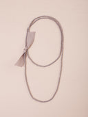 Collana lunga in cristalli con fiocco