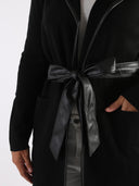 Spolverino in maglia con dettagli in pelle