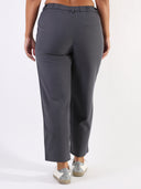 Pantalone baggy con pences e vita asimmetrica
