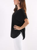 Blusa nera con maniche a pipistrello