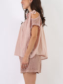 Blusa in macramé e cotone con fiocchetto sulla spalla