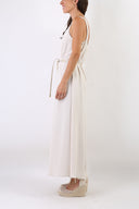 Maxi tuta con spalline larghe con cinturina in pelle abbinata