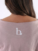 T-shirt Bianco con maniche lunghe e B dietro