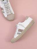 Sneakers con dettaglio glitter e laminato
