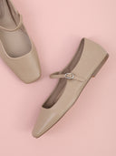 Ballerine con punta quadrata e laccetto