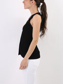 Top a costine con scollo a V e bottoncini