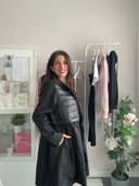 Giacca lunga con cappuccio e coulisse in vita