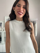 Top traforato in viscosa con spacco