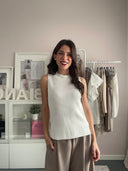 Top traforato in viscosa con spacco