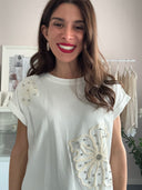 T-shirt con applicazione fiori ricamati e strass