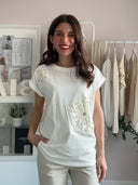 T-shirt con applicazione fiori ricamati e strass