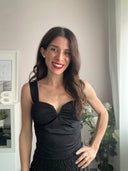Top crop nero con scollo a V
