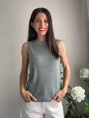 Top grigio con collo strass