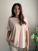 T-shirt con perle e strass
