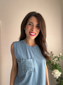 Top in cotone con tasca ricamata