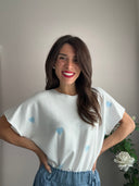 T-shirt con cuoricini azzurri