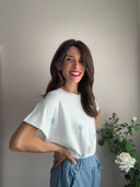T-shirt con cuoricini azzurri