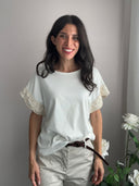 T-shirt con profilo in macrame