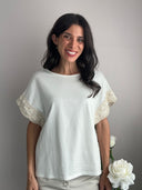 T-shirt con profilo in macrame