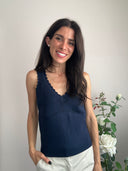 Top scollo a V con merletto