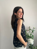 Top in pizzo e scollo arricciato
