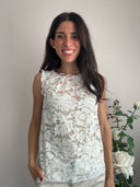 Top in pizzo e scollo arricciato