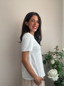 T-shirt in cotone con apertura a mandorla dietro
