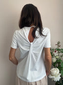 T-shirt in cotone con apertura a mandorla dietro