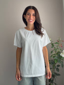 T-shirt bianca con sangallo sul retro