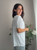 T-shirt bianca con sangallo sul retro