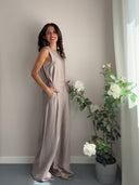 Top greige smanicato con bottoncino