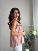 Top con scollo volant rosa