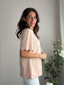 T-shirt rosa con manica a merletto