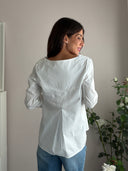 Camicia bianca manica lunga scollo a barchetta