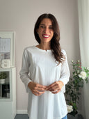 Camicia bianca con fila di bottoncini cuore