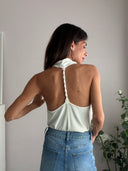 Top avorio con treccina dietro