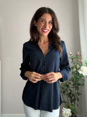 Camicia blu con bottoni