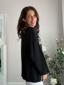 T-shirt nera con paillettes