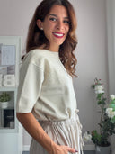 Maglioncino beige a manica corta con fiore