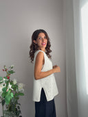 Maglioncino smanicato con strass