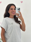 T-shirt con cuoricino strass