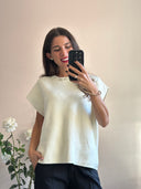Blusa smanicata con scollo gioiello strass e perle