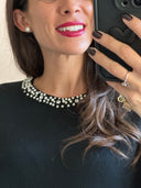 Blusa smanicata con scollo gioiello strass e perle
