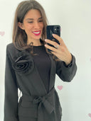 Blazer con spilla fiore