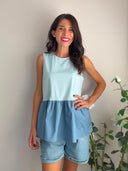 Top azzurro con balza