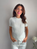 T-shirt traforata con scollo di perle